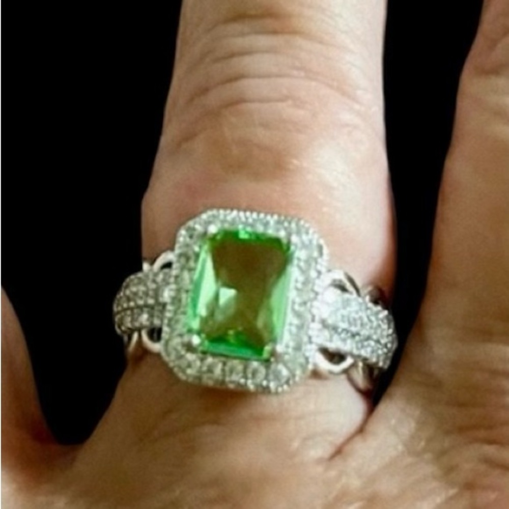 🔥2/$24 or 3/$30🔥Vintage Green Square cubic ziconia ring - Picture 6 of 9